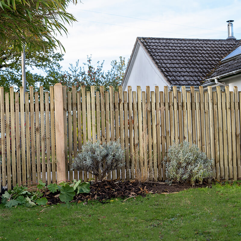Forest 6' x 3' Pressure Treated Contemporary Picket Fence Panel (1.83m x 0.9m) online kaufen